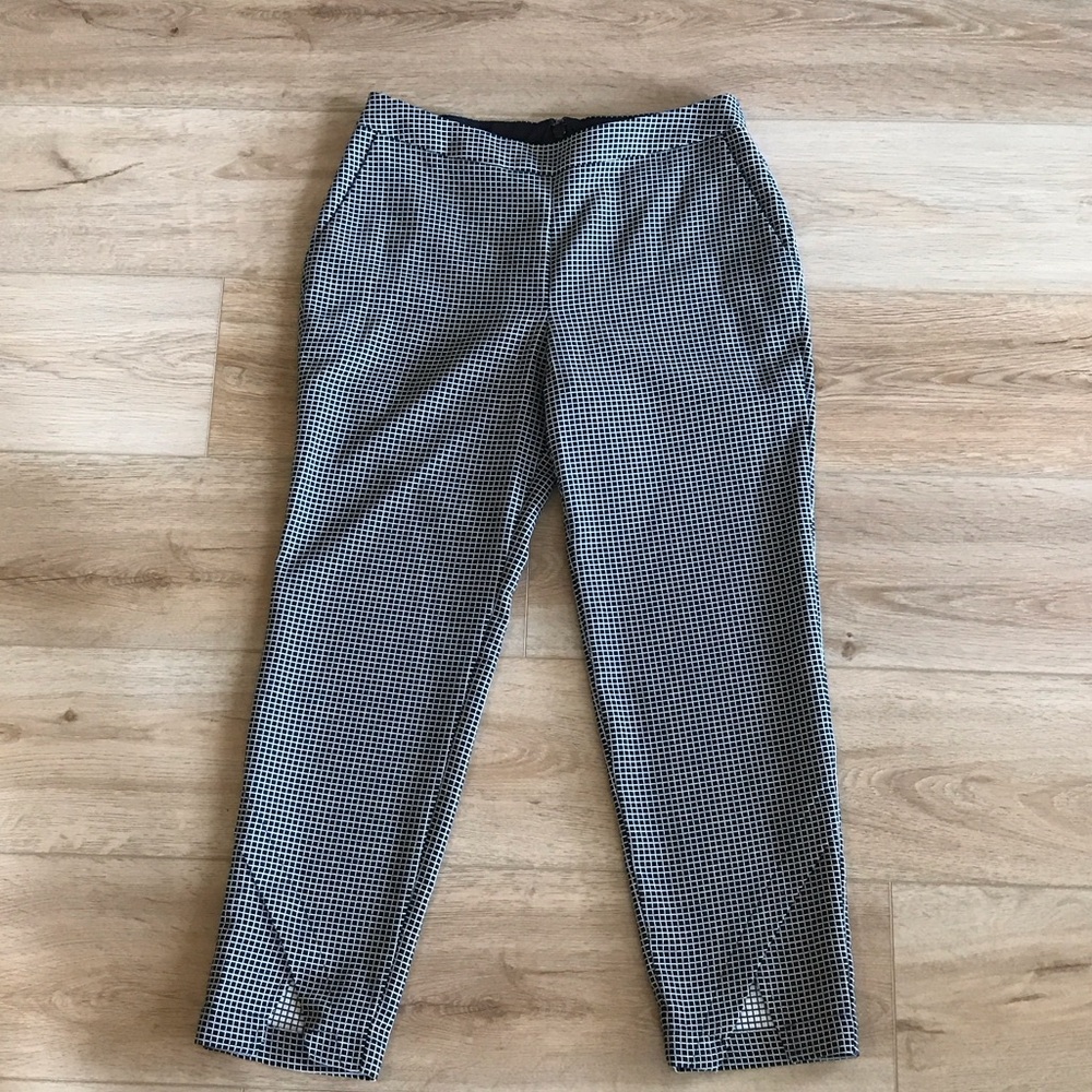 NWOT BCBGeneration Women's Black and White Checkered Back Zip Cropped Pants 4